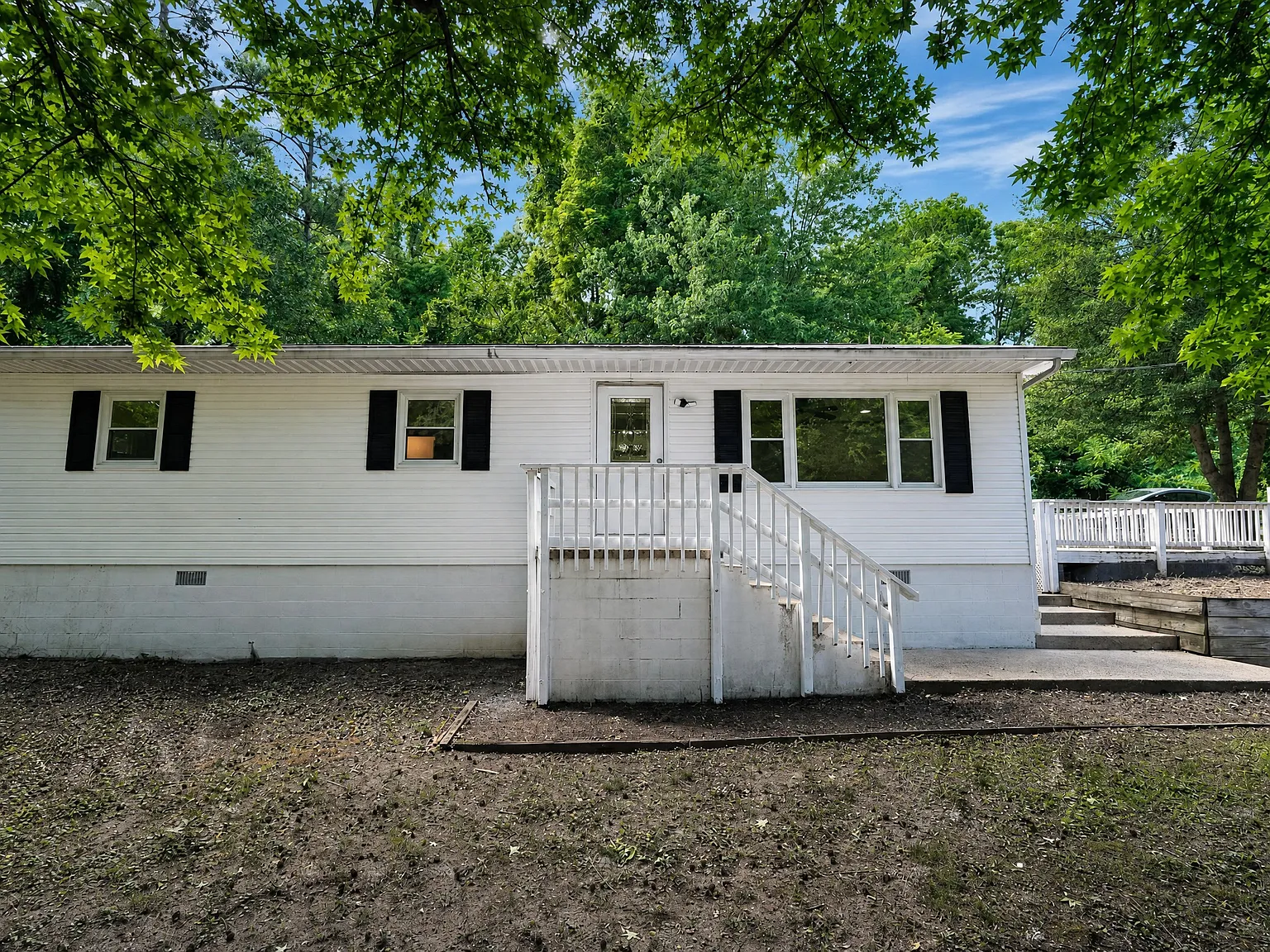 1042 Floral Ct — Photo 4