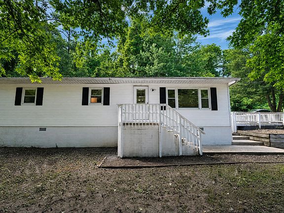 4th image of 1042 Floral Ct