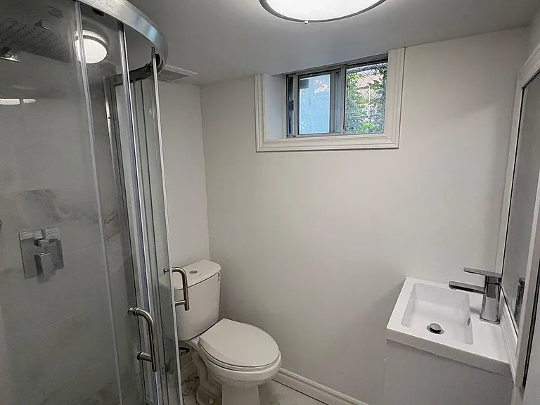 25 Garratt Blvd — Photo 5