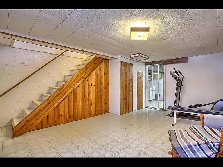 563 E Frederick St — Photo 9