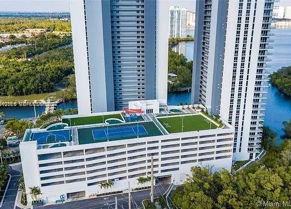 3rd image of 16385 Biscayne Blvd Unit 1418