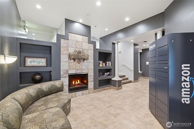 3rd image of 4343 Roosevelt Way NE #404