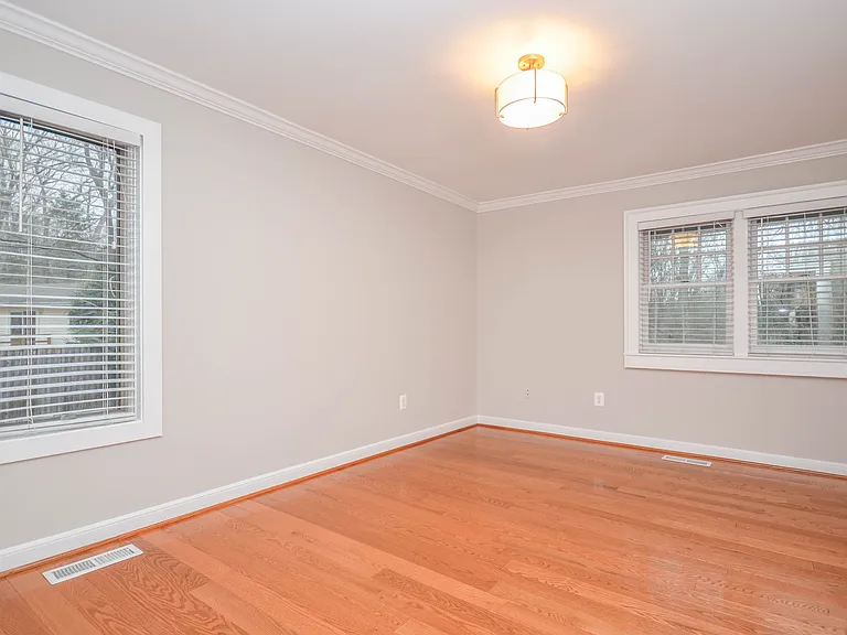9108 Weant Dr — Photo 25