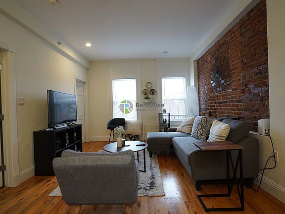 3rd image of 10 Brainerd Rd APT 41
