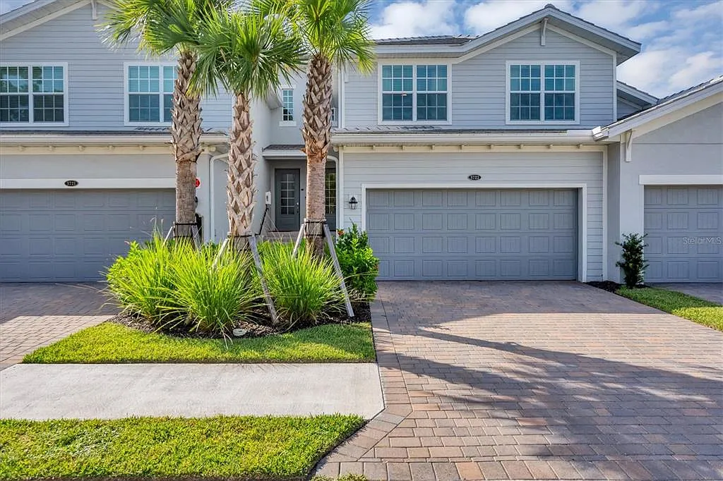 3 bed, 2.0 bath, 2110 sqft, $4,000 — Photo 2