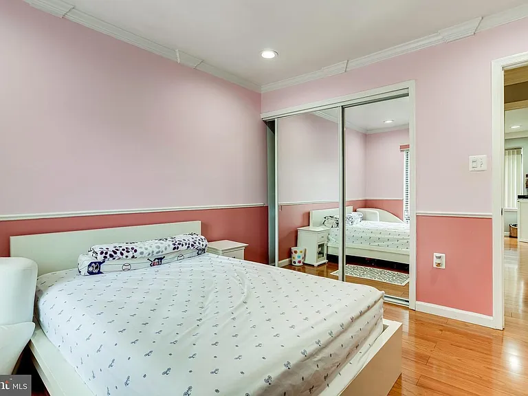 4919 Herkimer St — Photo 29