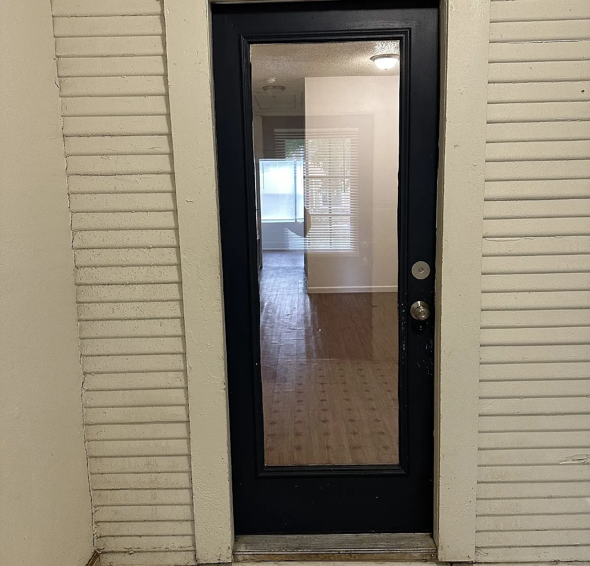 2 bed, 1.0 bath, $995 — Photo 4
