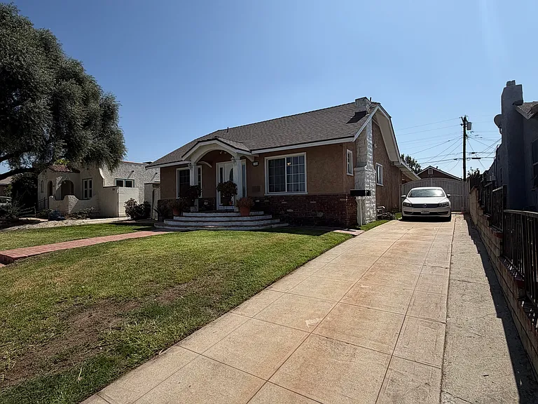 1320 Elm St — Photo 14
