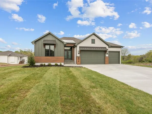 404 NE Pavilion Dr, Blue Springs, MO 64029