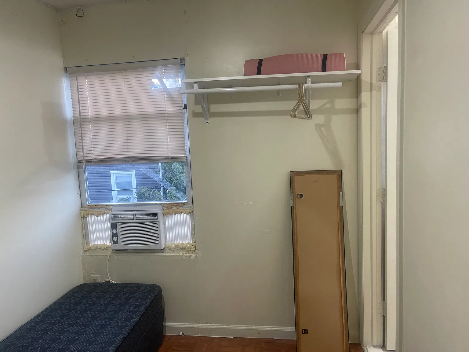 5 bed, 145 sqft, $715 — Photo 2