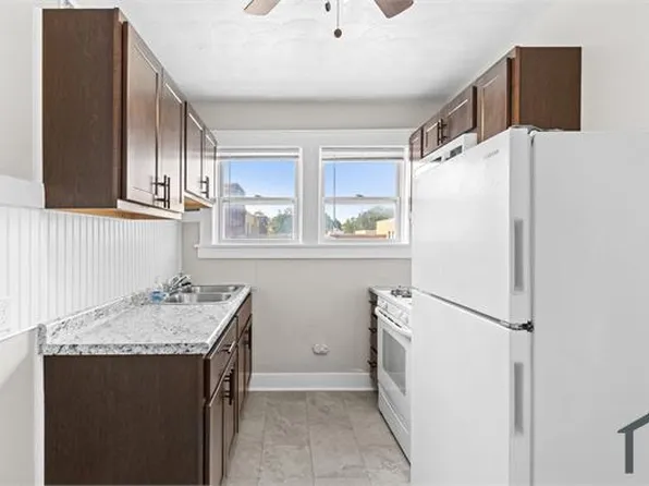6748 Crest Ave APT 2W, University City, MO 63130