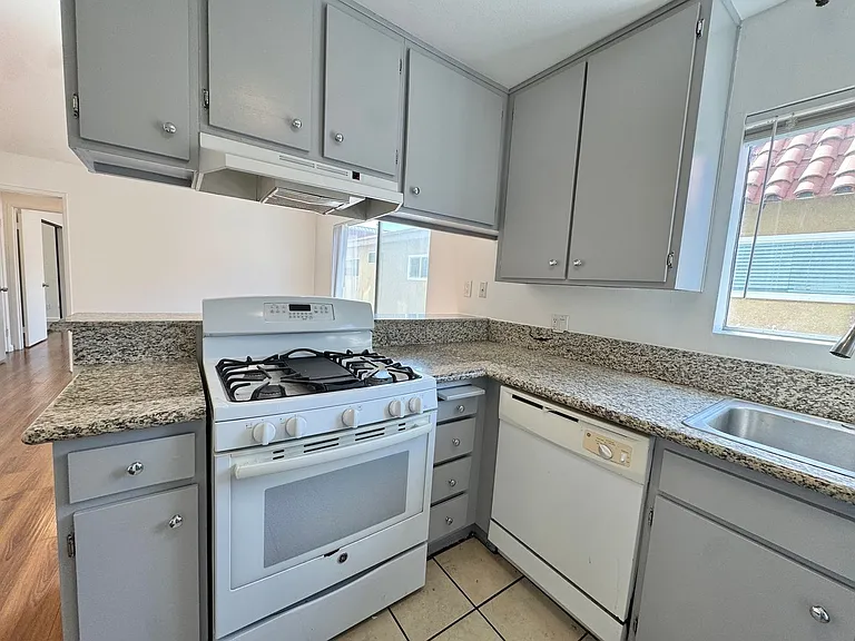 3746 Mentone Ave — Photo 6