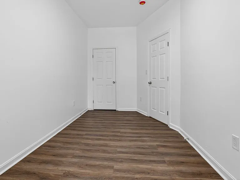 2537 Hollins St — Photo 6