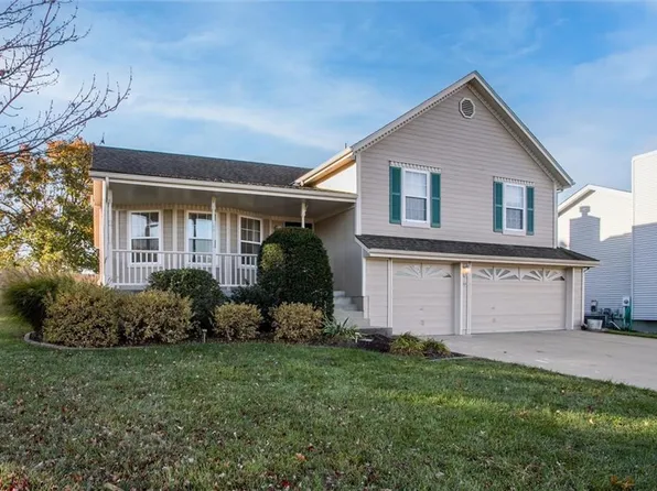 333 NE Woodbury Dr, Lees Summit, MO 64086