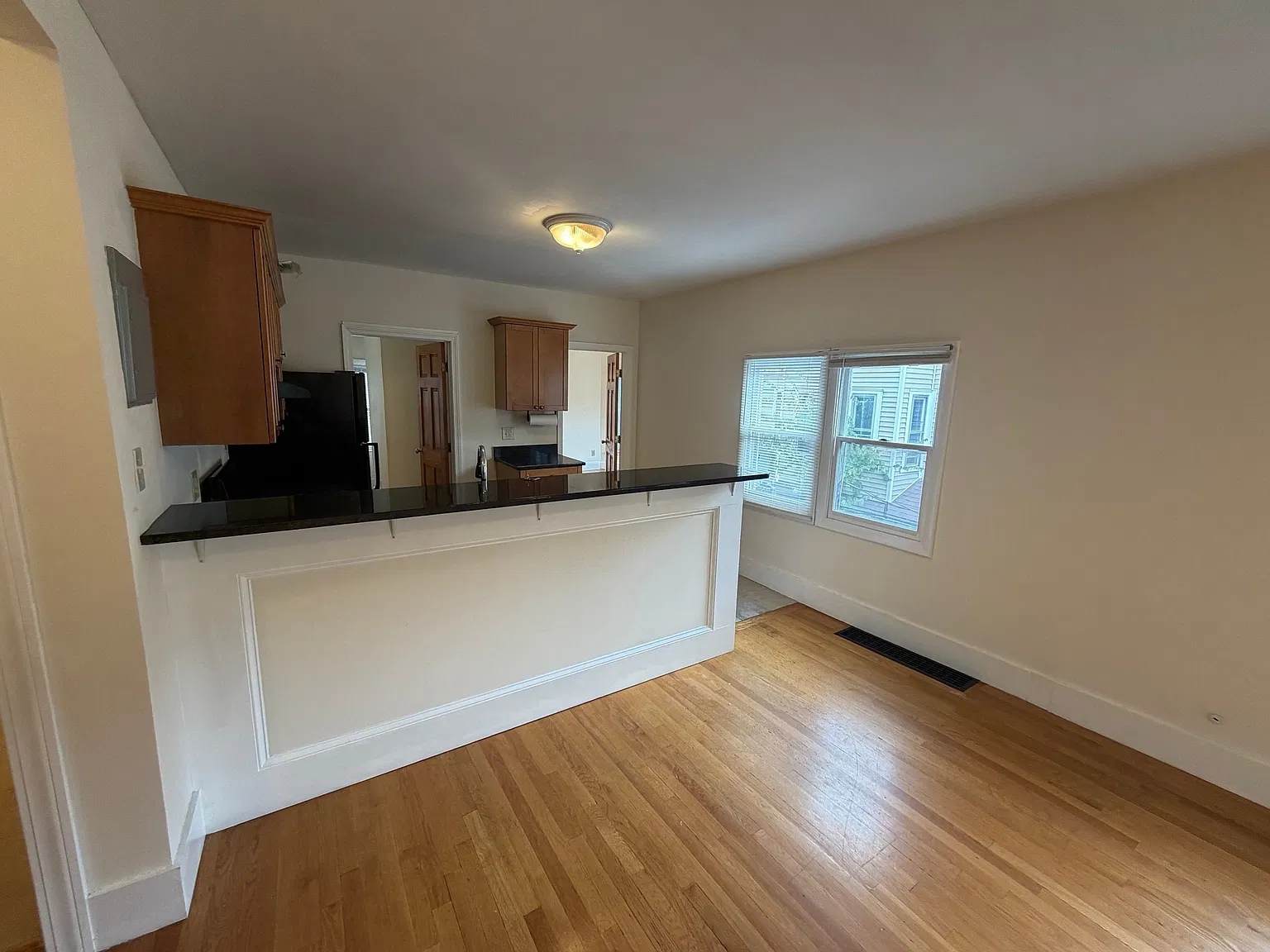 3 bed, $3,000 — Photo 2