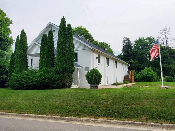 705 Whitney Pl, Saint Louis, MI 48880