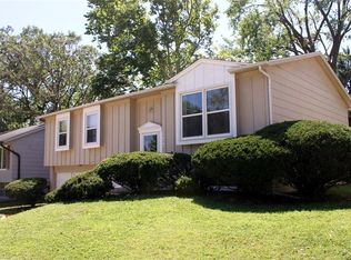 177 Chatham Rd NE, Cedar Rapids, IA 52402