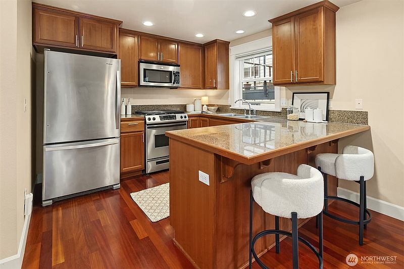 3rd image of 118 NW 39th Street #B