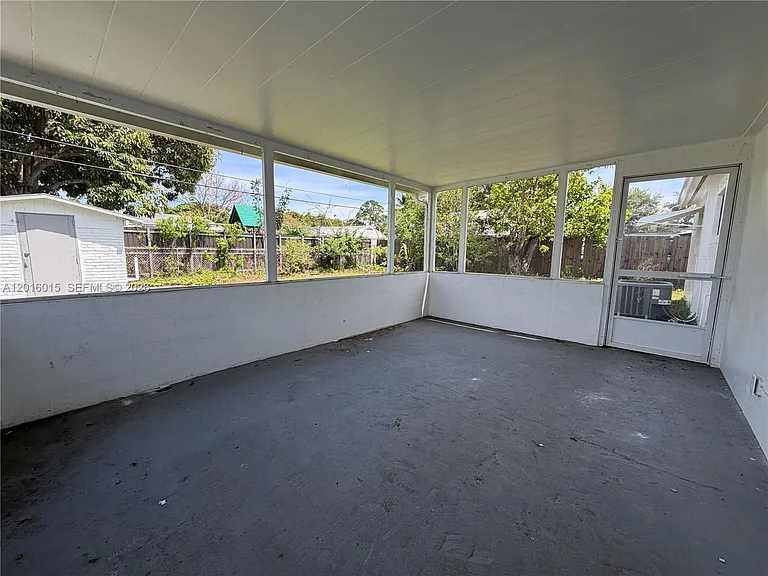 1740 SW 47th Ave — Photo 15