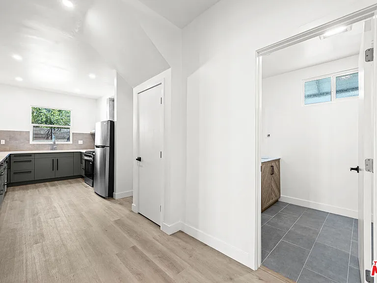 1246 N Formosa Ave — Photo 18