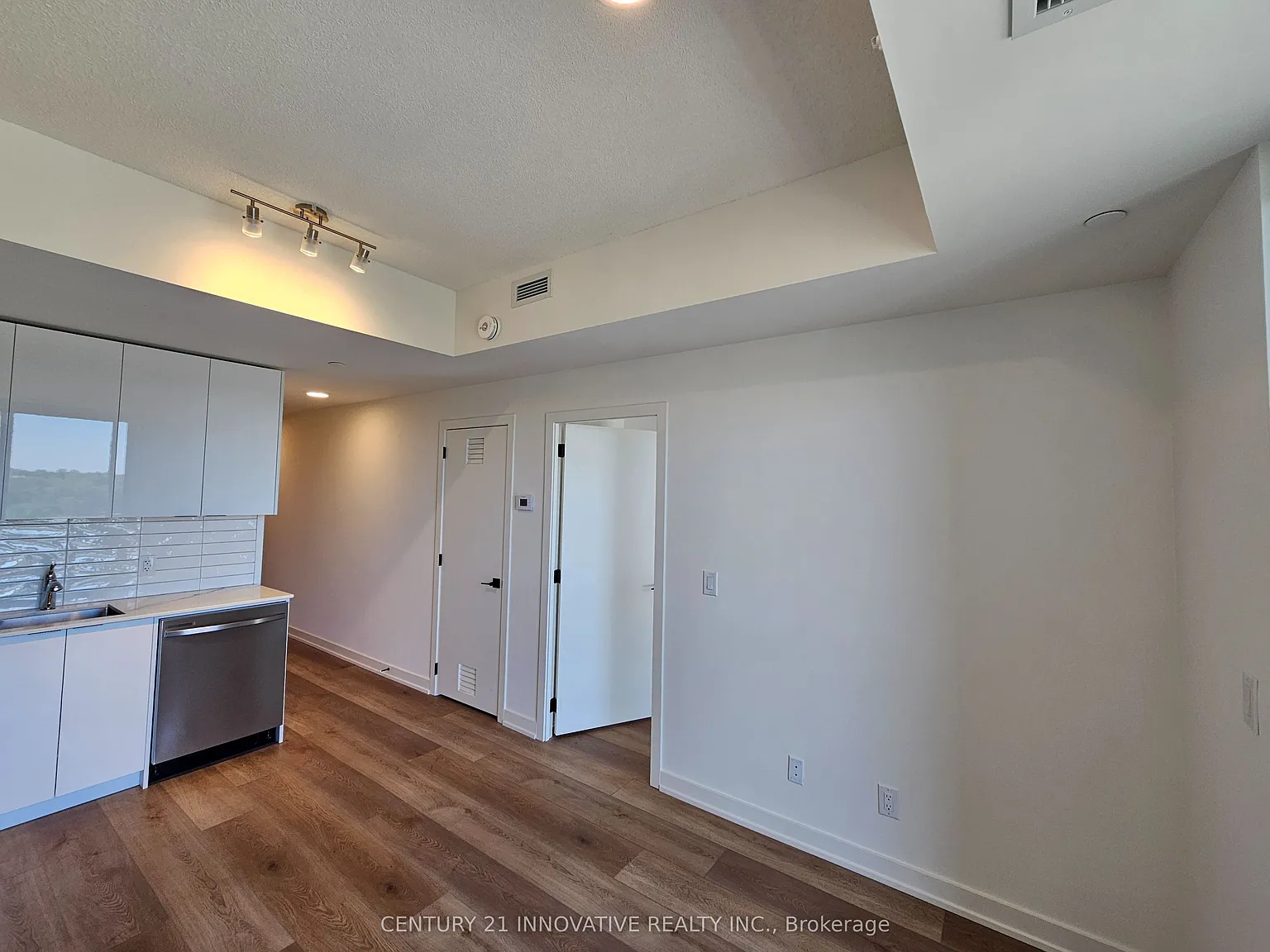 1 bed, $1,300 — Photo 3