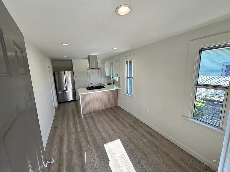 4225 Central Ave — Photo 4