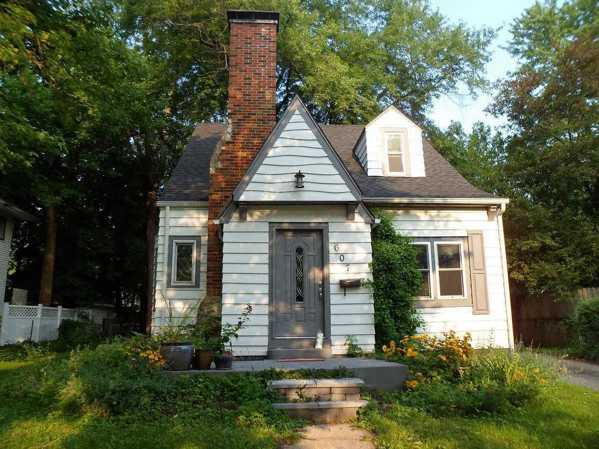 607 S Prairie St photo 1