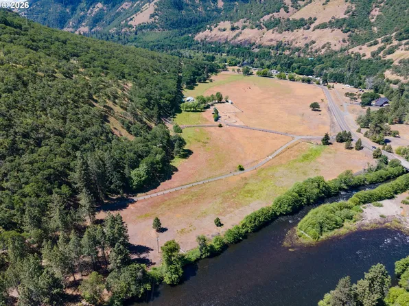 992 Highway 142, Lyle, WA 98635