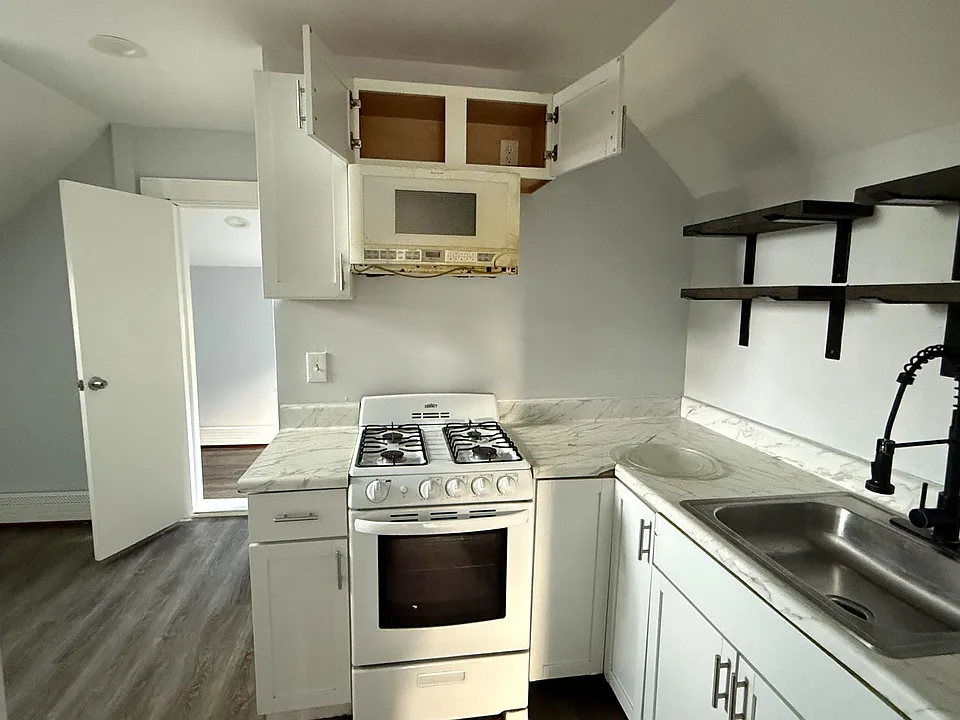 100 Horace St #3