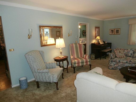 5th image of 22 Glenwood Dr