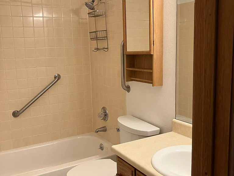 2423 W Monument St — Photo 5