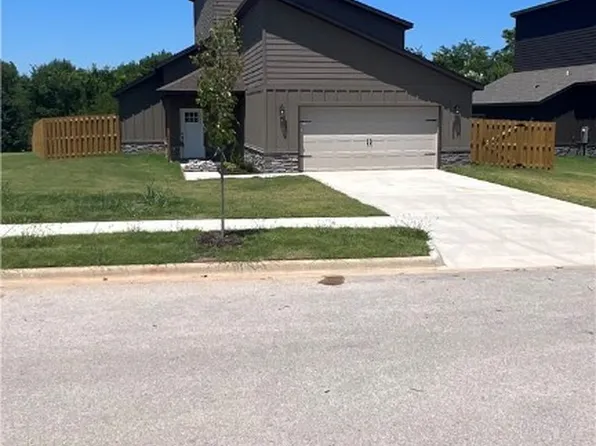 2648 N Justin Dr, Fayetteville, AR 72704