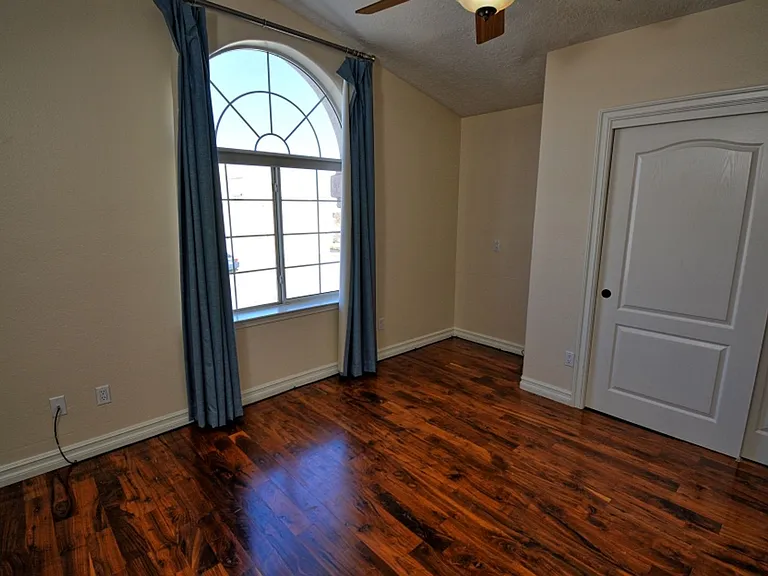 9204 Calistoga Ave NE — Photo 23