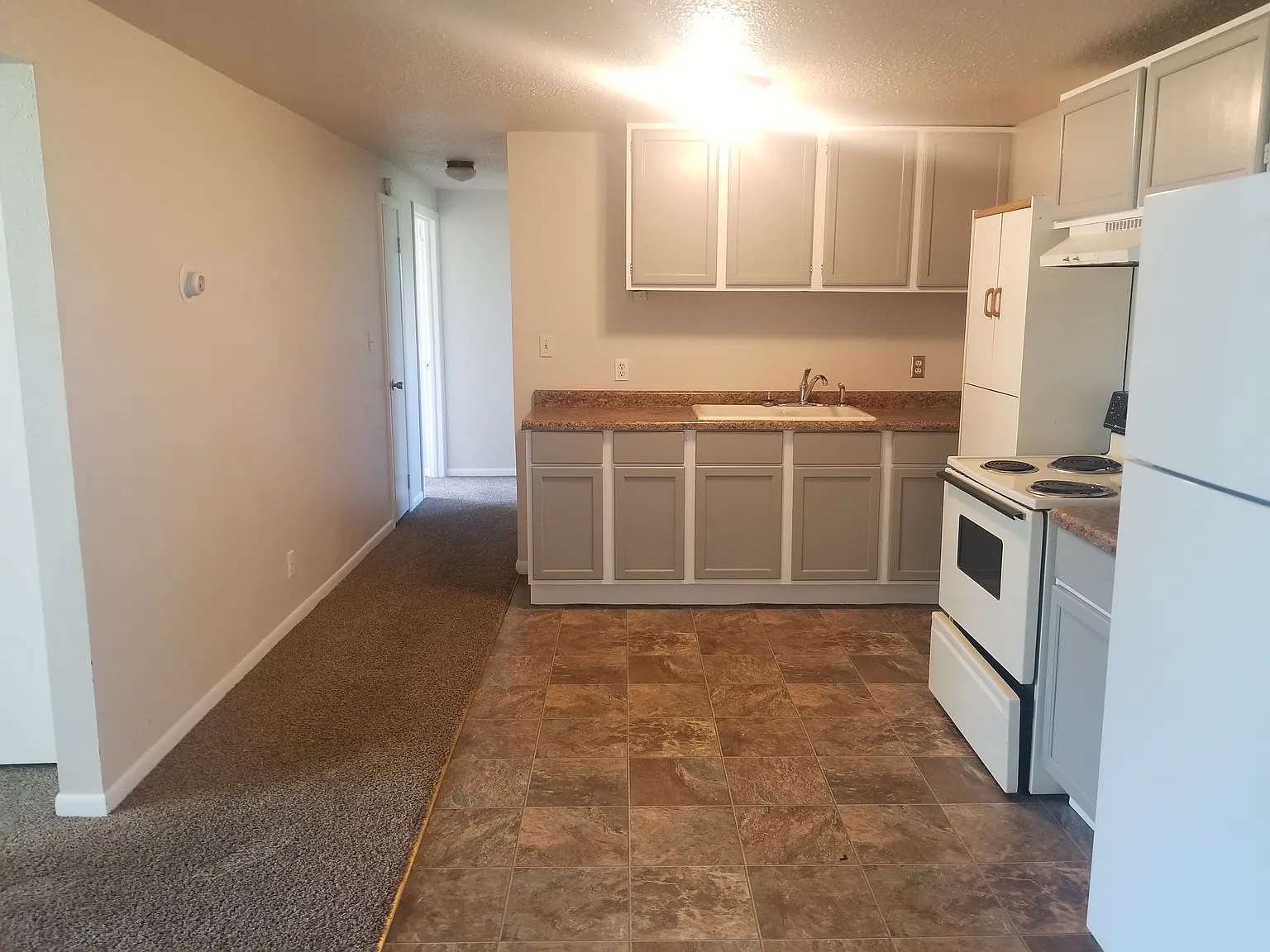2 bed, $900 — Photo 2