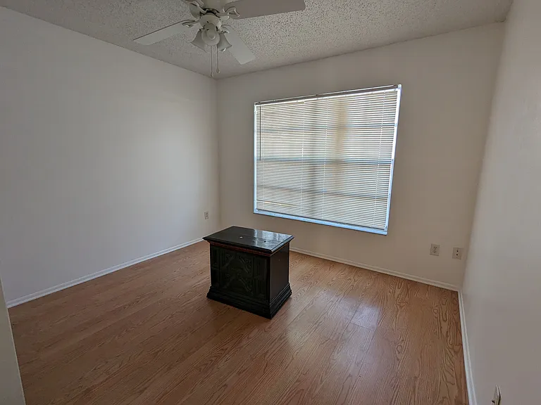 1130 Dover Ct — Photo 12