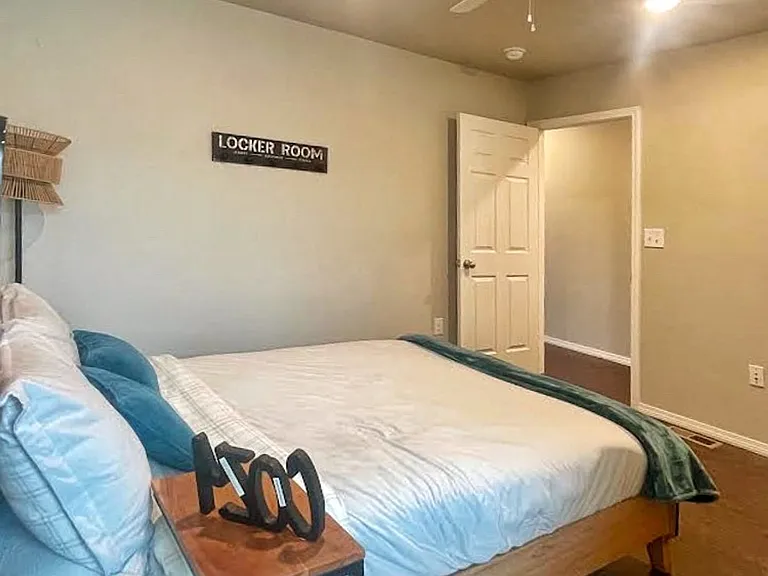 11800 N Western Ave — Photo 18