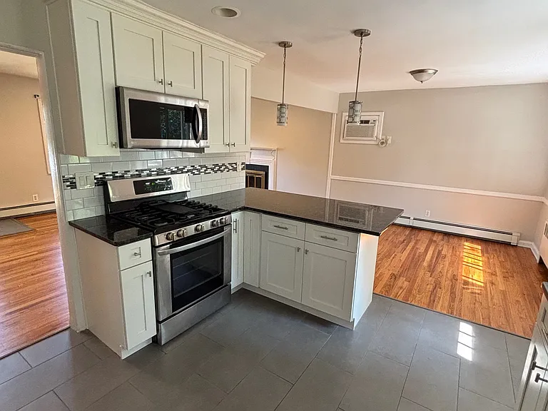 16 Spruce Pl — Photo 5