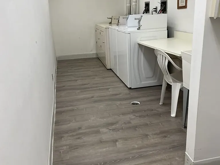 Hyannis House Apartments — Photo 8