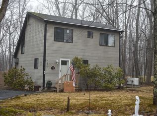 121 Gap View Rd, Milford, PA 18337