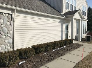 542 Dockside Cir #1, Holly, MI 48442