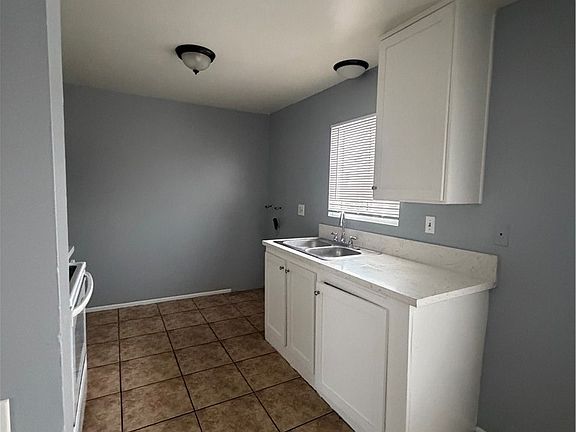 5th image of 2559 Yorkshire Way