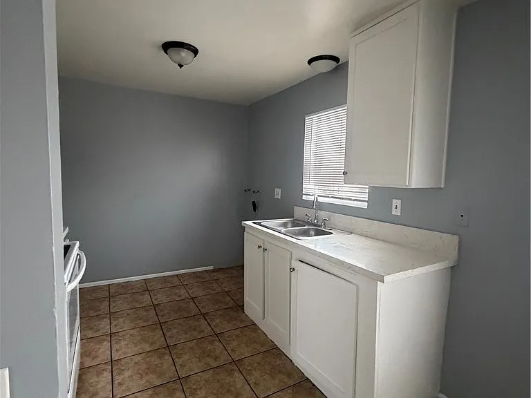 2559 Yorkshire Way — Photo 5