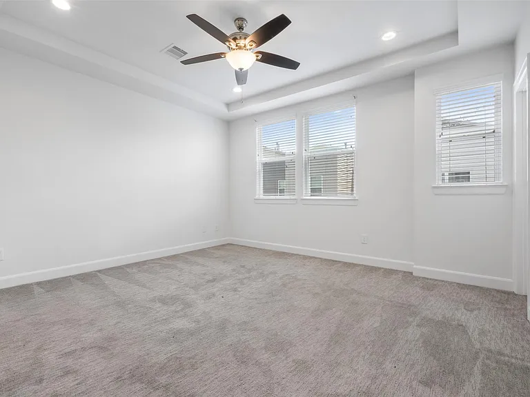 2737 Clinton Dr — Photo 11