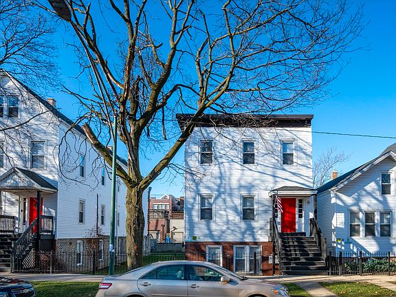 3rd image of 2642 N Marshfield Ave #2650