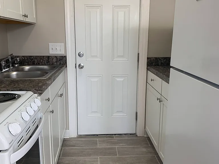 2124 Broadway St #4 — Photo 4