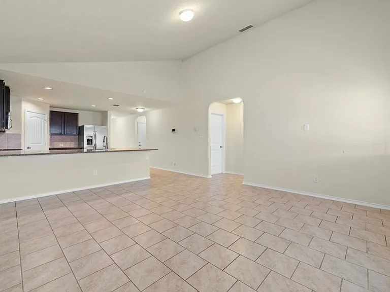 1407 Frio Eagle — Photo 14