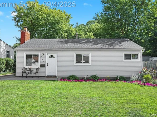 29801 Bridge St, Garden City, MI 48135