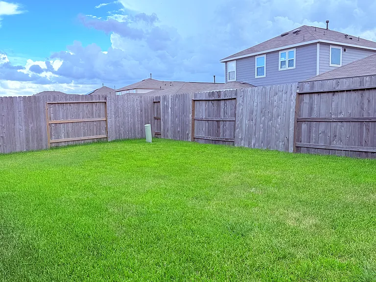 15707 Winter Heights Dr — Photo 29