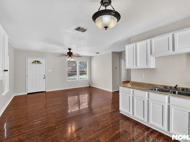1534 Mardell St — Photo 9