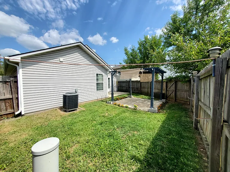 204 Lucille Dr — Photo 32